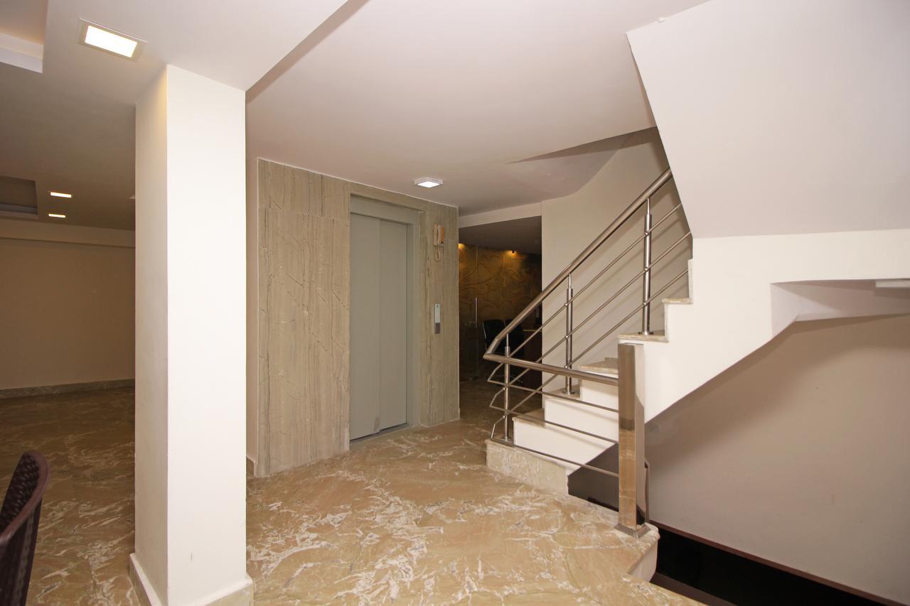 Hotel Nanak Residency Нью-Дели Экстерьер фото