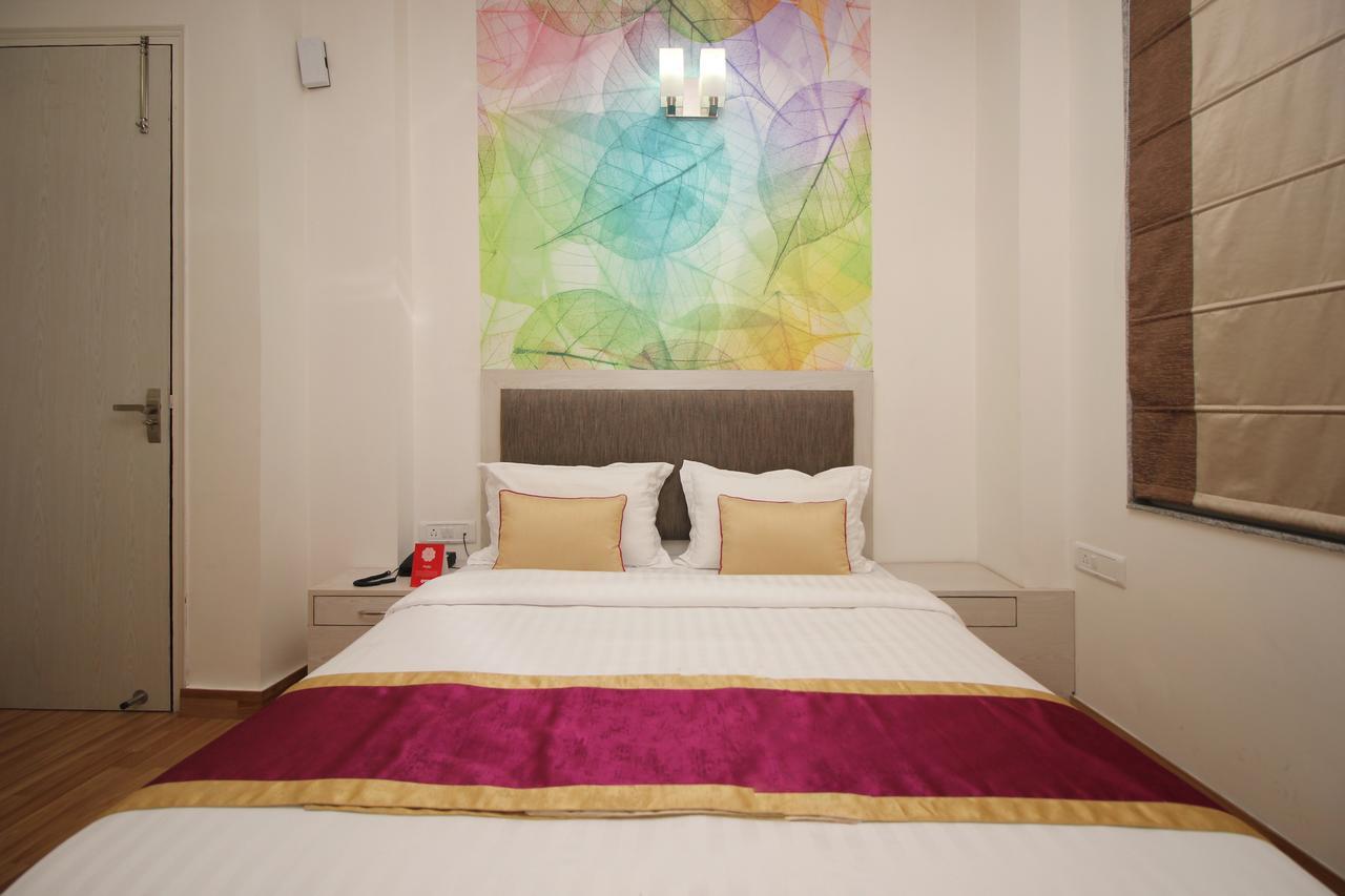 Hotel Nanak Residency Нью-Дели Экстерьер фото
